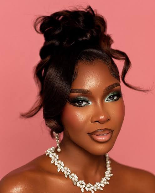 ?I was beaten and cut with razor for being left-handed? ? Nigerians react after BBNaija?s Vee speaks on growing up left-handed